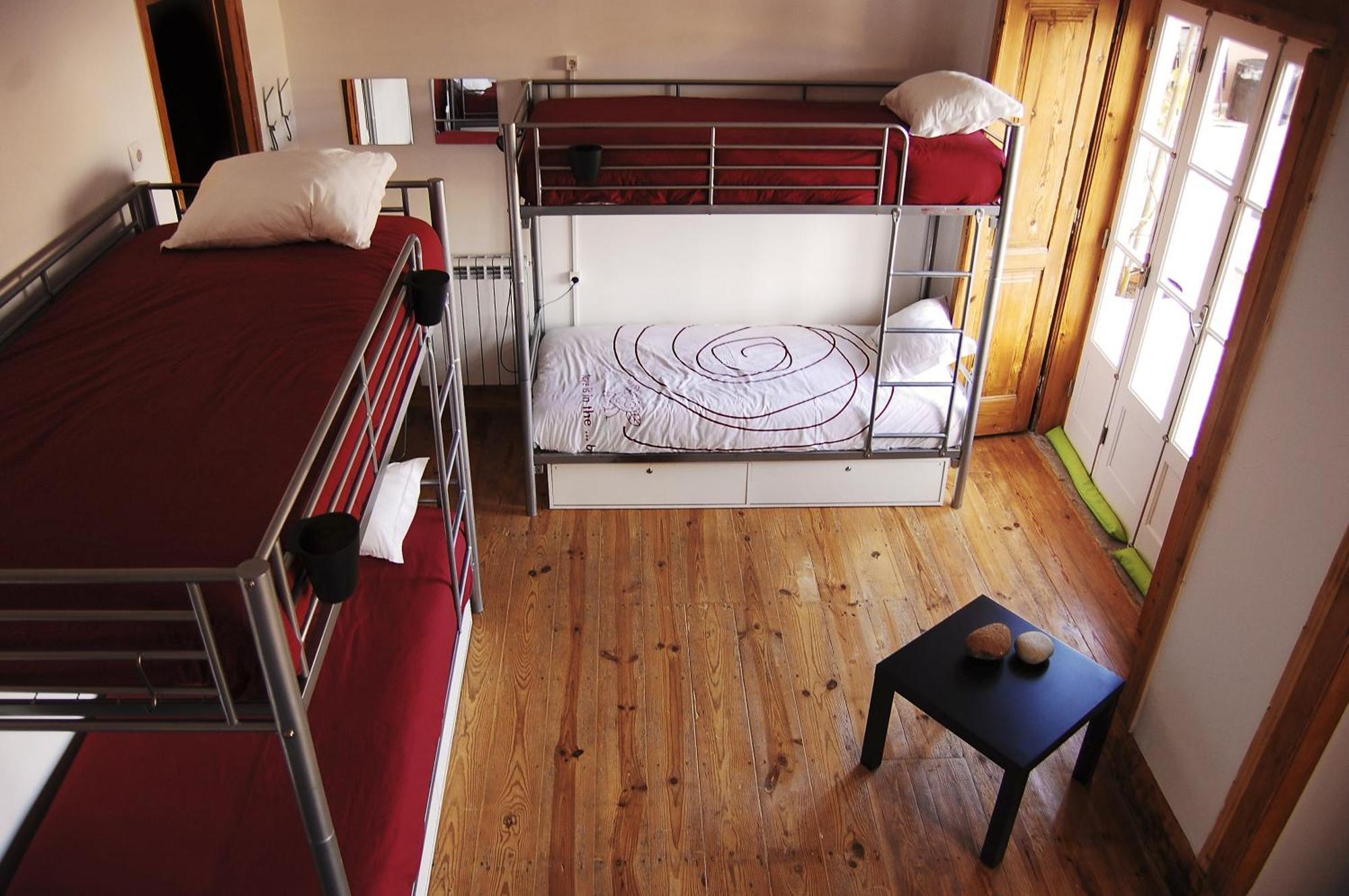 Single Bed Mixed Dormitory Room 6 Beds